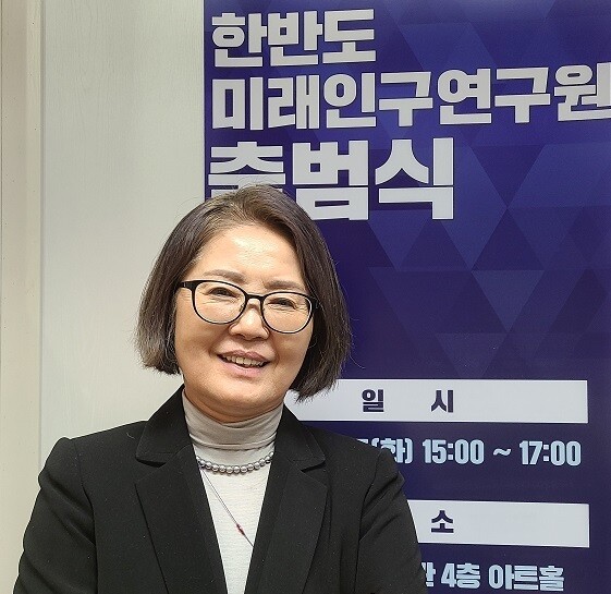 한반도미래인구연구원 이인실 초대원장을 지난 2월 중순 서울 삼성동 한미글로벌 사옥 안에 있는 연구원 사무실에서 만났다. 김경애 기자