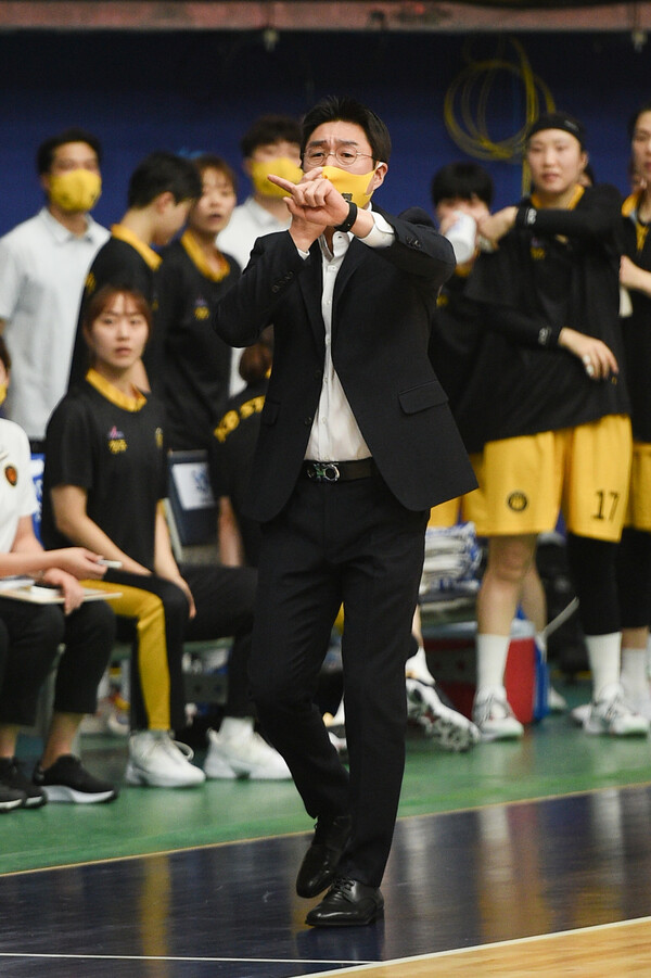 김완수 케이비 스타즈 감독. WKBL 제공