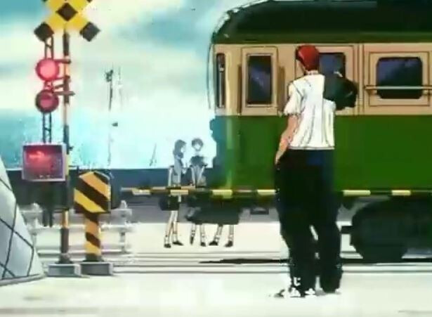 &lt;슬램덩크&gt; 애니메이션판 오프닝에 등장한 가마쿠라고교앞역. 유튜브 갈무리