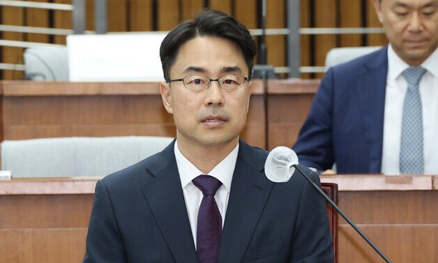 권영준 대법관 후보자가 11일 국회에서 열린 인사청문회에 출석해 자리하고 있다. 연합뉴스