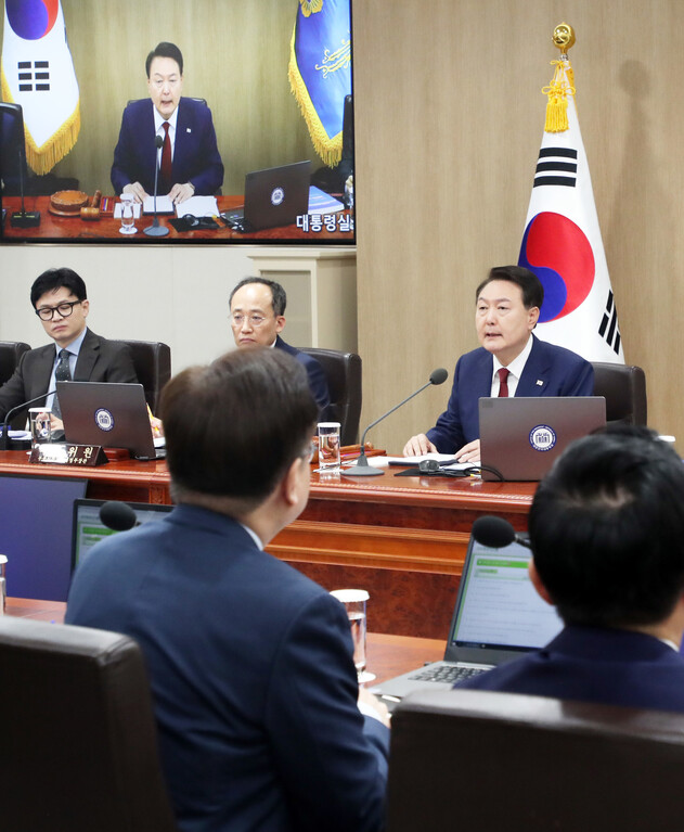 윤석열 대통령이 9일 오전 서울 용산구 대통령실에서 열린 국무회의에서 모두발언을 하고 있다. 대통령실사진기자단