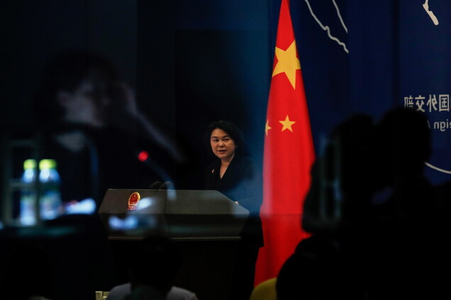 화춘잉 중국 외교부 대변인이 3일 베이징 외교부에서 열린 정례브리핑에서 기자들의 질문을 받고 있다. 베이징/EPA 연합뉴스