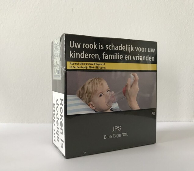 회색으로 디자인된 네덜란드 담뱃갑. ‘당신의 연기는 자녀, 가족, 친구에게 해롭습니다’라고 적혀 있다. 담배규제기본협약(FCTC) 누리집 갈무리