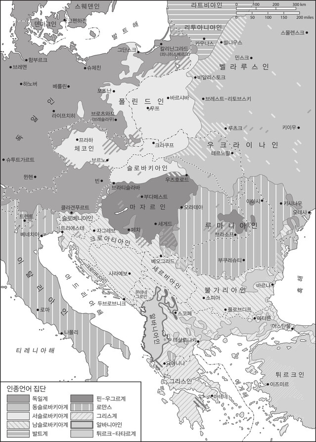 중동부 유럽의 인종언어 집단의 모습. 책과함께 제공 ※ 이미지를 누르면 크게 볼 수 있습니다.