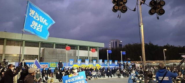 지난달 26일 옛 전남도청 앞 광장에서 열린 시민촛불집회. 하성흡 작가 제공