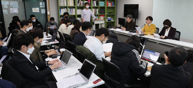 한국 정부의 강제동원 문제 ‘해결 방안'에 대한 대리인단 및 지원단체가 26일 용산구 식민지역사박물관에서 입장 발표 기자회견을 하고 있다. 연합뉴스