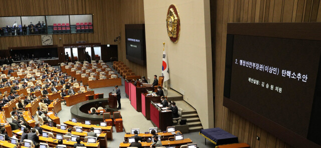 지난 2월8일 오후 국회에서 열린 제403회 국회(임시회) 제4차 본회의에서 이상민 행정안전부 장관 탄핵소추안 투표에 앞서 김승원 더불어민주당 의원이 제안 설명을 하고 있다. 김봉규 선임기자 bong9@hani.co.kr