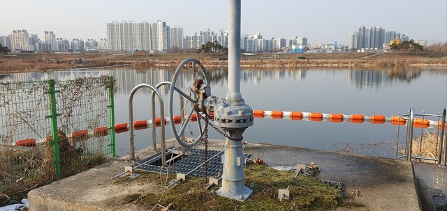 광주시 서구 덕흥동 영산강 덕흥보 둔치에 설치된 취수장. 정대하 기자