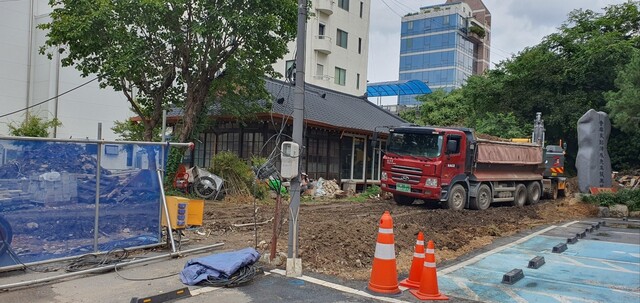 광주시는 동구 불로동 164-1번지 878㎡의 터에 48억원을 들여 올 연말까지 정율성 역사공원을 조성한다. 28일 공원 예정지에 터 다듬기 공사가 진행되고 있다. 정대하 기자