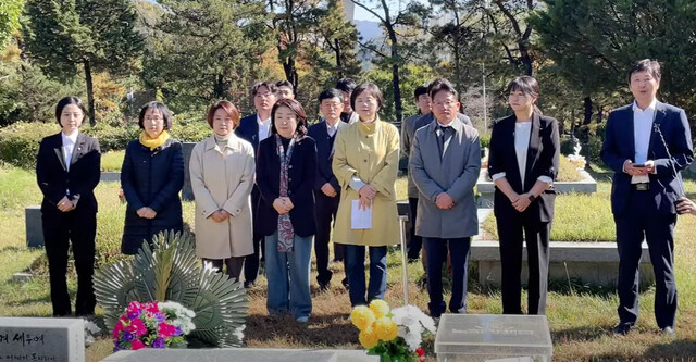 정의당이 21일 오전 경기도 남양주시 마석 모란공원에서 창당 11주년 기념식을 진행하는 모습. 정의당 유튜브 갈무리