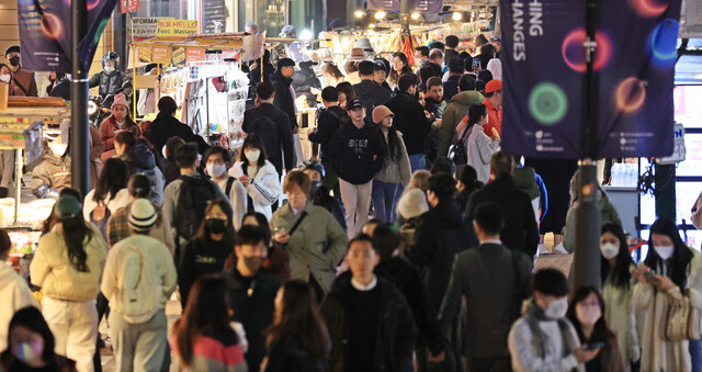 지난 17일 서울 명동 거리. 연합뉴스