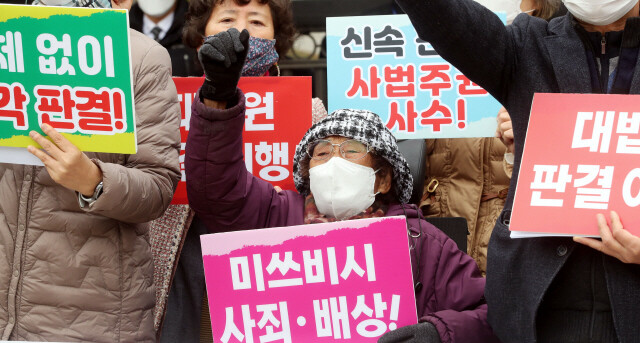 지난달 29일 서울 서초구 대법원 앞에서 열린 미쓰비시 강제동원 대법원 판결 4년 기자회견에서 미쓰비시중공업 근로정신대 강제동원 피해자인 양금덕 할머니가 구호를 외치고 있다. 김경호 선임기자 jijae@hani.co.kr