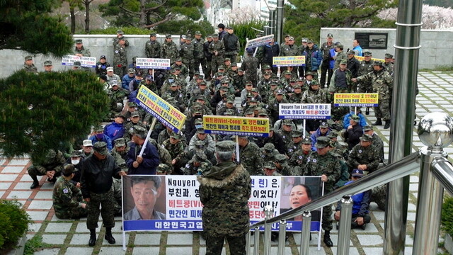 한국군의 베트남전 민간인 학살 사건을 다룬 다큐멘터리 영화 &lt;기억의 전쟁&gt; 스틸컷. 시네마달 제공