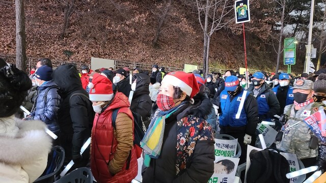 24일 오후 5시부터 저녁 7시까지 진행된 박 전 대통령 사면 축하 집회. 박지영 기자