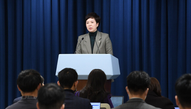 김은혜 홍보수석이 지난해 11월22일 서울 용산 대통령실에서 기자들을 상대로 현안 관련 브리핑을 하고 있다. 공동취재사진