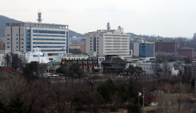 윤석열 대통령 당선자가 17일 청와대 집무실 이전 후보지로 검토하고 있는 국방부 청사와 주변의 모습. 연합뉴스