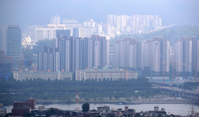 서울 남산에서 바라본 서초구 일대의 모습. 연합뉴스