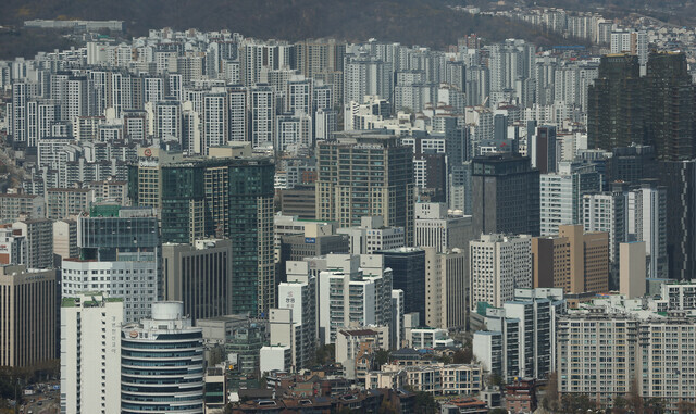 지난달 7일 서울 63스퀘어에서 바라본 시내 아파트 모습. 연합뉴스