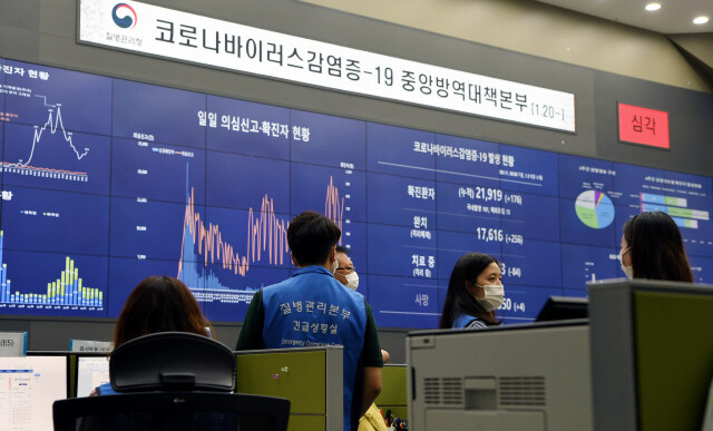 질병관리청이 발표하는 데이터에는 우리가 알지 못했던 많은 사실이 담겨 있다. 한겨레 자료사진