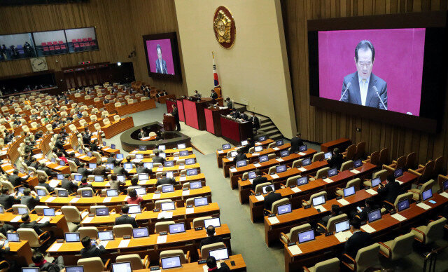 정세균 국무총리가 지난 3월5일 국회에서서 신종 코로나바이러스 감염증(코로나19) 추가경정예산안(추경) 조속한 통과를 요청하는 시정연설을 하고 있다.김경호 선임기자 jijae@hani.co.kr