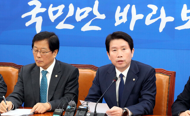 이인영 더불어민주당 원내대표가 23일 국회에서 열린 기자간담회에서 코로나19 대응을 위한 추가경정예산안 편성을 정부에 요청하고 있다. 김경호 선임기자 jijae@hani.co.kr