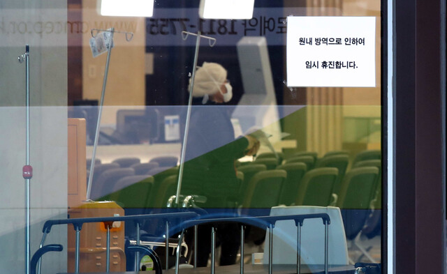 지난 21일 오전 서울 은평구 가톨릭대학교 은평성모병원 밖에서 바라본 병원안 모습. 백소아 기자 thanks@hani.co.kr