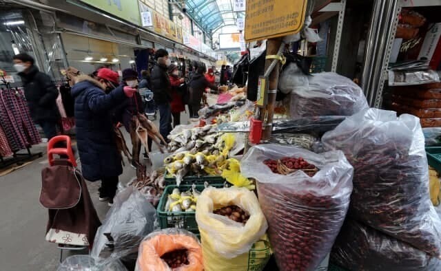 전통시장 모습. 한겨레 자료사진