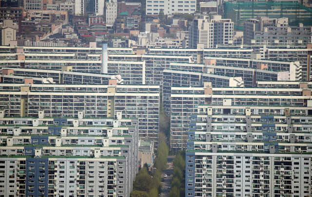 서울 강남구 대모산 전망대서 바라본 대치동 은마아파트 일대. 연합뉴스