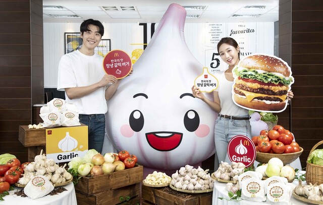 &nbsp;‘Taste of Korea(한국의 맛)’ 프로젝트 일환으로 첫선을 보였던 ‘창녕 갈릭 버거’가 성원에 힘입어 재출시되었다.