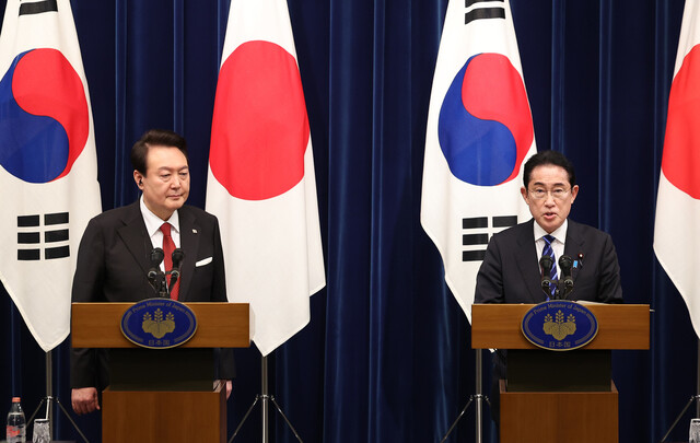 16일 오후 일본 도쿄 총리 관저에서 한일 확대 정상회담 후 열린 공동 기자회견에서 기시다 후미오 일본 총리가 발언하고 있다. 연합뉴스