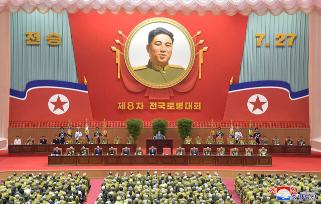 북한이 정전협정 체결 69주년을 맞아 제8차 전국노병대회가 26일 평양에서 성대히 개최됐다고 조선중앙통신이 27일 보도했다. 연합뉴스