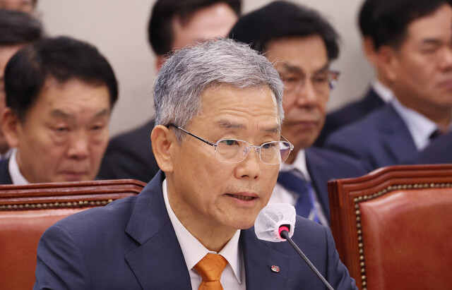 한국전력공사 김동철 사장이 19일 국회에서 열린 산업통상자원중소벤처기업위원회 국정감사에서 의원 질의에 답하고 있다. 연합뉴스