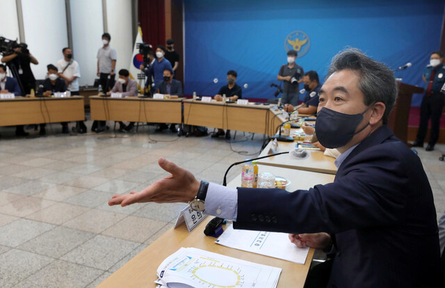 윤희근 경찰청장 후보자가 21일 서울 서대문구 경찰청에서 전국경찰직장협의회 대표단을 만나고 있다. 경찰직협은 25일부터 경찰국 신설 반대 대국민 홍보전을 할 계획이다. 윤운식 선임기자 yws@hani.co.kr