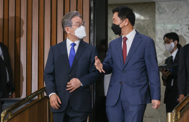 이재명 더불어민주당 대표(왼쪽)와 김기현 국민의힘 대표. 공동취재사진