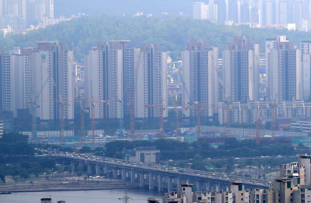 서울 남산에서 바라본 서초구 일대의 모습. 연합뉴스