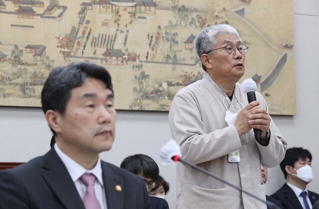 한만위 민족사관고등학교 교장이 9일 오전 열린 국회 교육위원회 ‘정순신 아들 학폭’ 관련 현안 질의에 참고인으로 출석, 답변하고 있다. 김봉규 선임기자 bong9@hani.co.kr