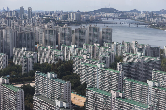 26일 서울 송파구 주공5단지를 비롯한 서울 시내 아파트단지 모습. 연합뉴스