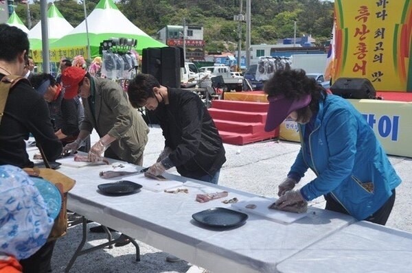 전남 신안군이 주관하는 흑산홍어축제 모습.신안군 제공