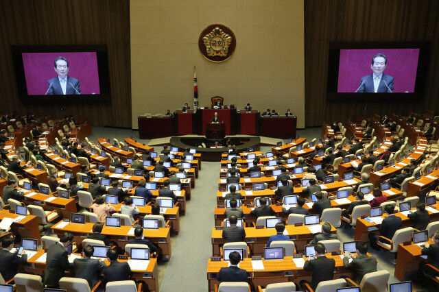 정세균 국무총리가 지난 5일 국회 본회의에서 ‘코로나19 파급 영향 최소화와 조기 극복 추가경정예산안’에 대한 정부 시정연설을 하고 있다. 강창광 선임기자 chang@hani.co.kr