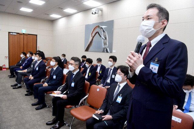 5일 국회 과학기술정보방송통신위원회 국정감사에서 김경훈 구글코리아 대표이사가 인앱결제 방지법 이행방안 등에 대한 의원들 질의에 답하고 있다. 공동취재단 사진