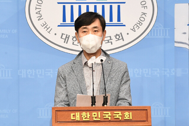 지난 9월27일 하태경 당시 국민의힘 대선 경선후보가 국회 소통관 기자회견장에서 공약을 발표하고 있다. 공동취재사진단
