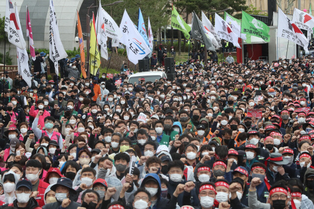 지난 4월13일 오후 서울 종로구 종묘광장공원에서 ‘차별없는 노동권, 질 좋은 일자리 쟁취’ 민주노총 결의대회가 진행되고 있다. 김태형 기자 xogud555@hani.co.kr