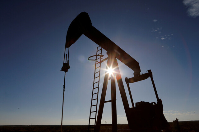 미국 텍사스에 있는 원유 채굴 시추기. 로이터 연합뉴스