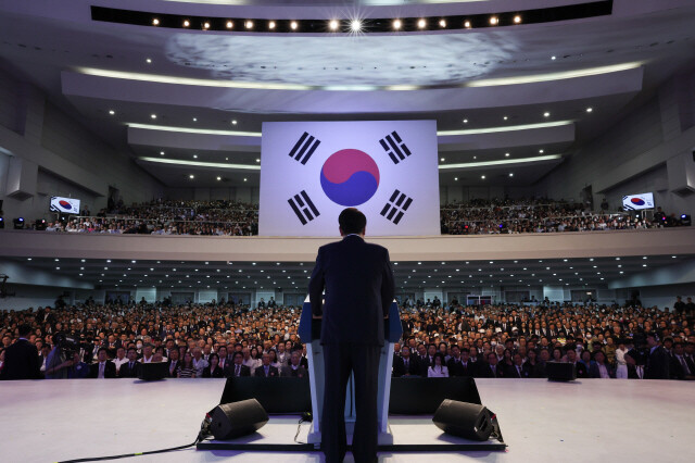 윤석열 대통령이 8월15일 서울 이화여대 대강당에서 열린 제78주년 광복절 경축식에서 축사를 하고 있다. 대통령실사진기자단