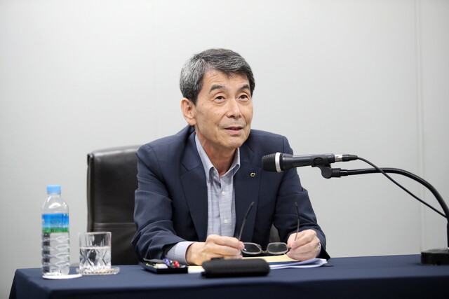 이동걸 산업은행 회장이 3일 온라인브리핑에서 현대산업개발의 아시아나항공에 대한 재실사 요구에 대한 입장을 밝히고 있다. 산업은행 제공