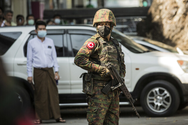 미국의 ‘미얀마 제재’…반사이익 셈하는 중국