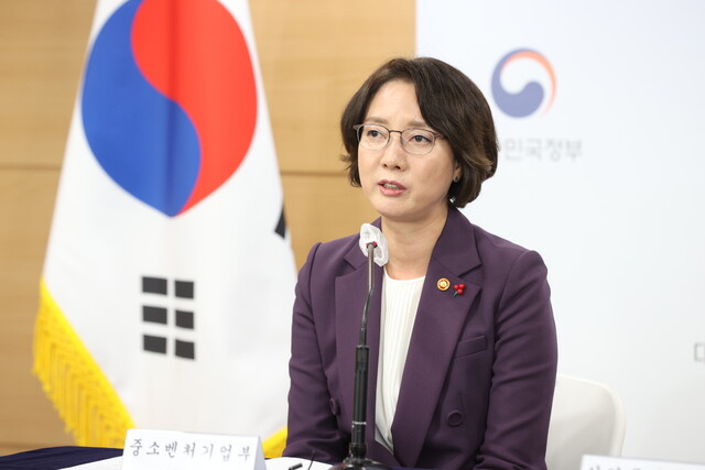 이영 중소벤처기업부 장관이 27일 오후 서울 광화문 정부서울청사 본관 브리핑실에서 내년 업무계획에 대해 설명하고 있다. 중소벤처기업부 제공