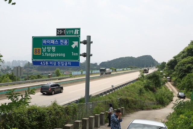 윤석열 대통령 부인 김건희 여사 일가가 소유한 경기도 양평군 강상면 병산리 땅 근처 88번 지방도로. 강창광 선임기자