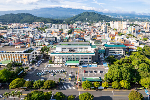 제주도청 청사 전경.