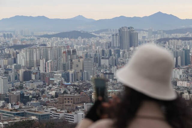 서울 남산에서 본 아파트. 연합뉴스